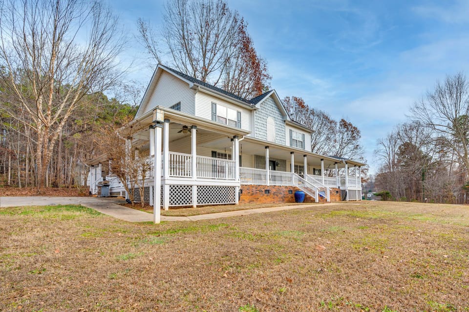 Property Exterior/Yard | Gas Grill