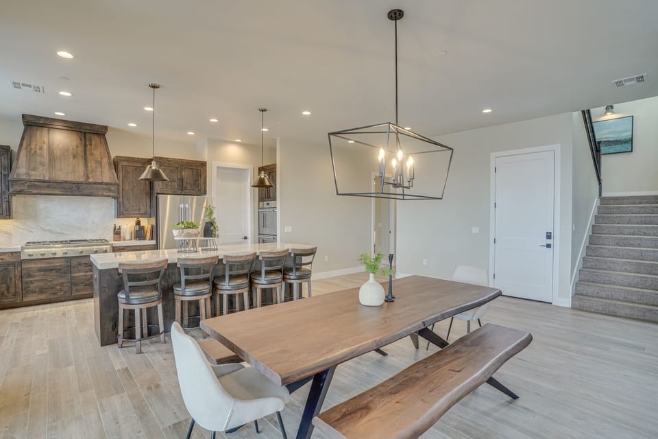 Dining Area | Dining Table | Dishware/Flatware | Breakfast Bar