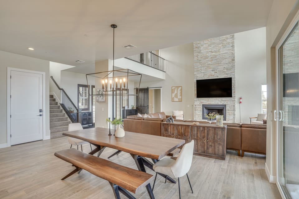 Dining Area | 4,400 Sq Ft | Free WiFi