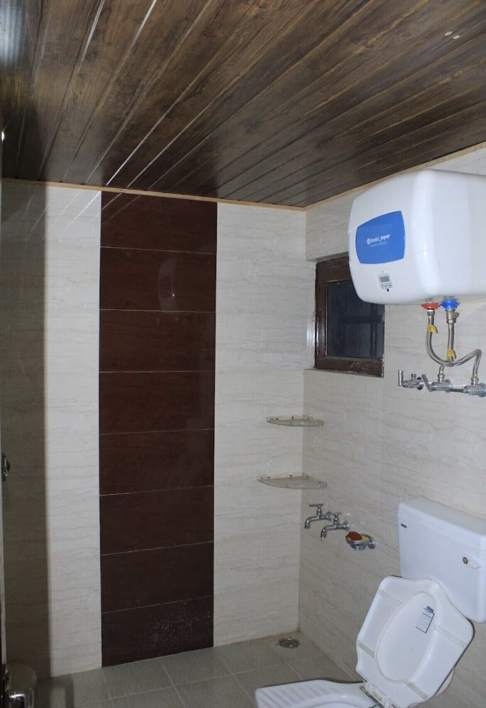 Family Studio Suite | Bathroom