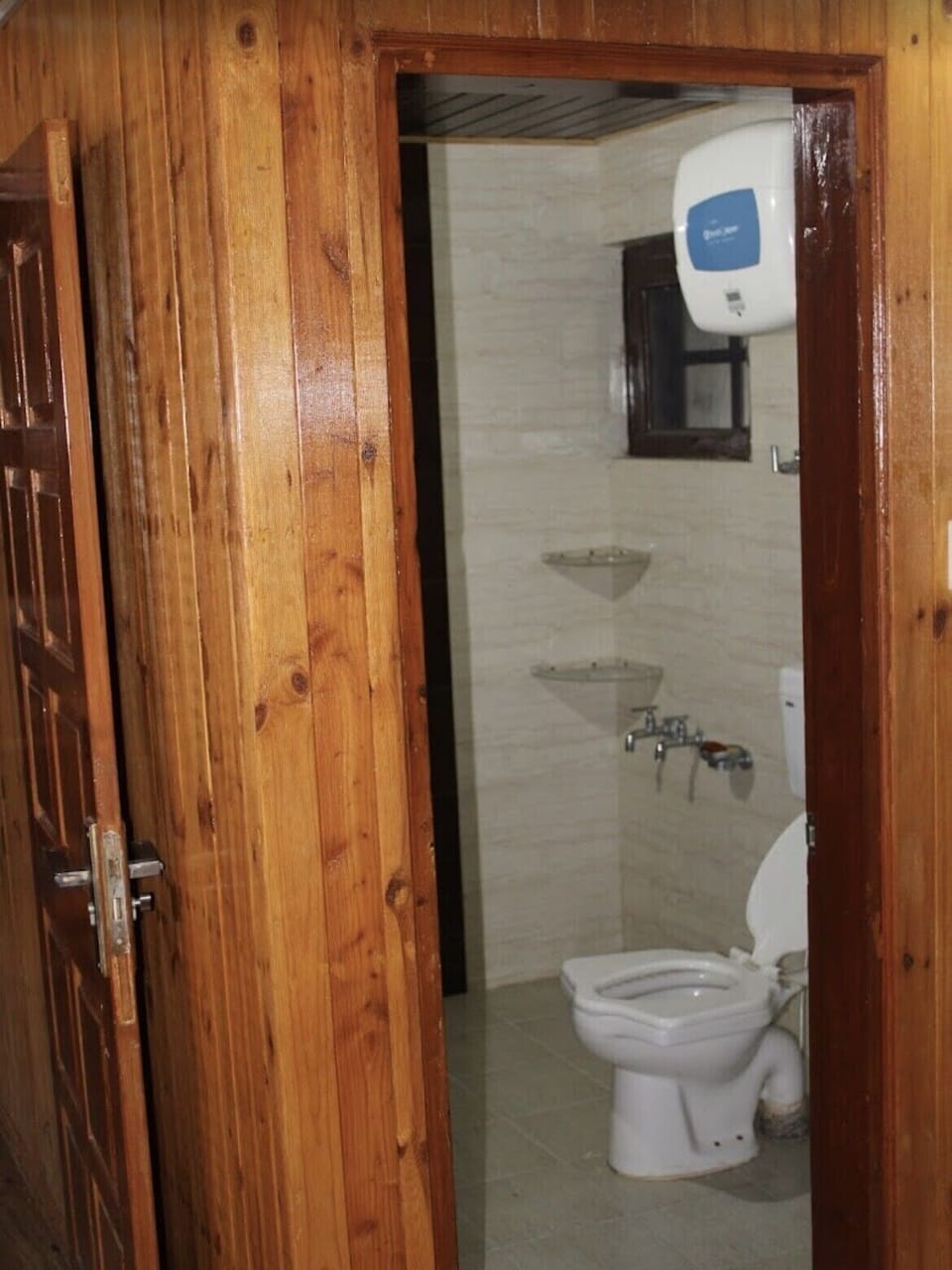 Family Studio Suite | Bathroom