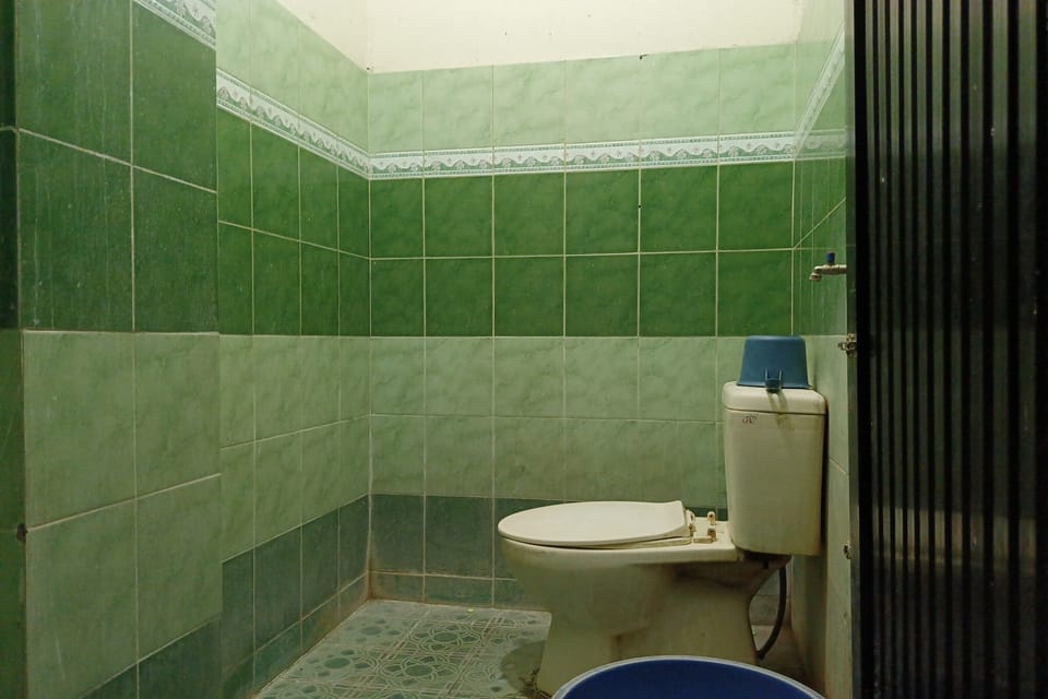 Standard Double Room | Bathroom | Shower, rainfall showerhead, towels