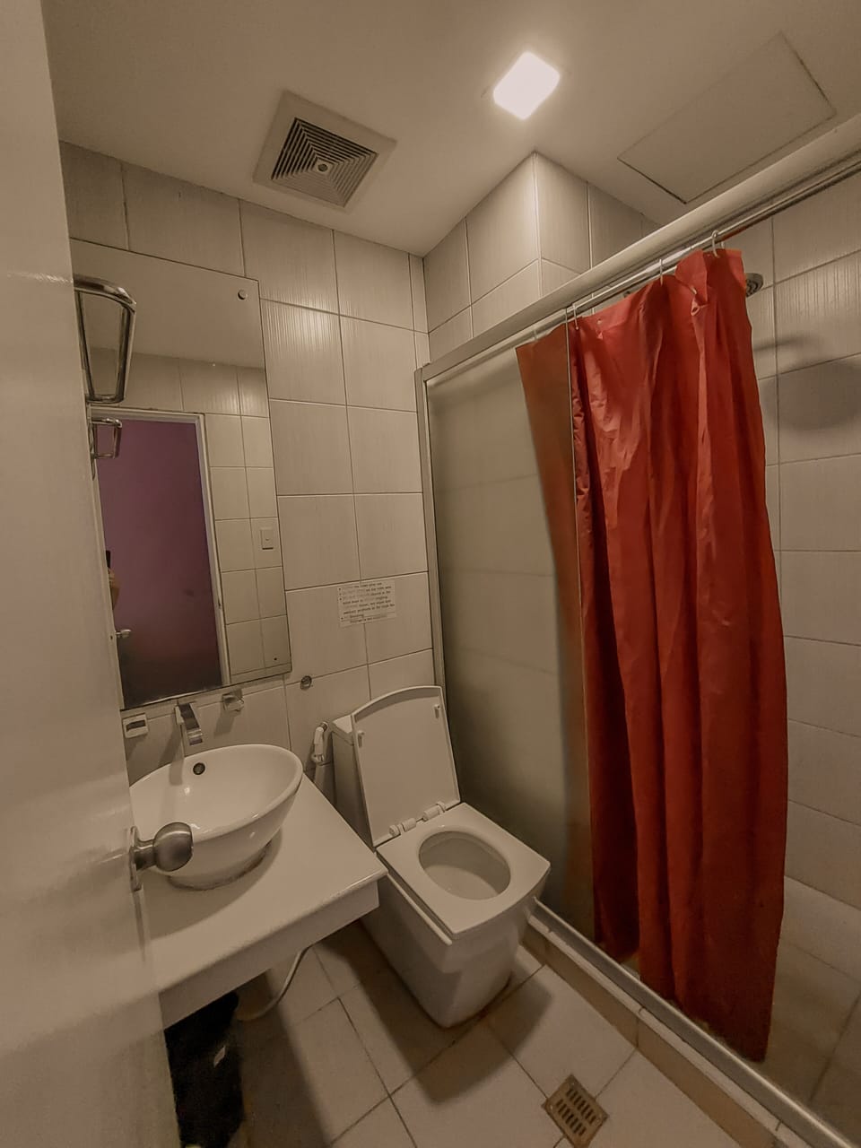 Comfort Studio Suite | Bathroom | Shower, rainfall showerhead, free toiletries, bidet