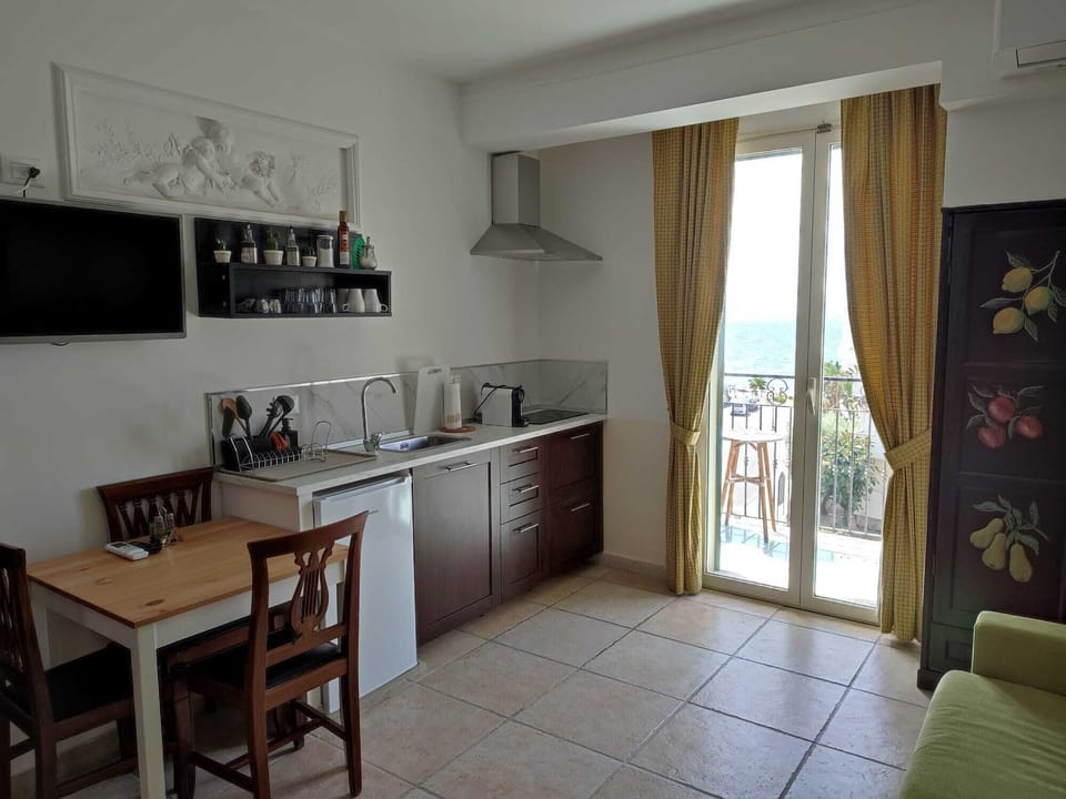Superior Apartment, Balcony, Sea View | Living area