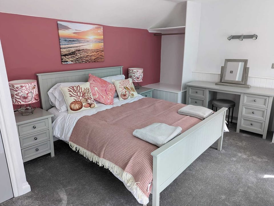 Deluxe Double Room | Premium bedding, individually decorated, individually furnished, desk