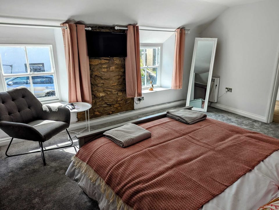 Deluxe Double Room | Premium bedding, individually decorated, individually furnished, desk