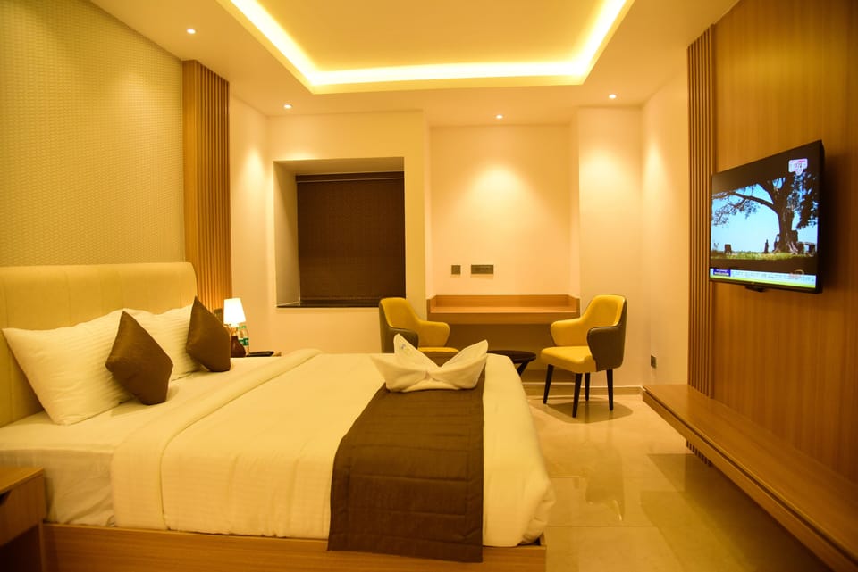 Egyptian cotton sheets, premium bedding, minibar, in-room safe