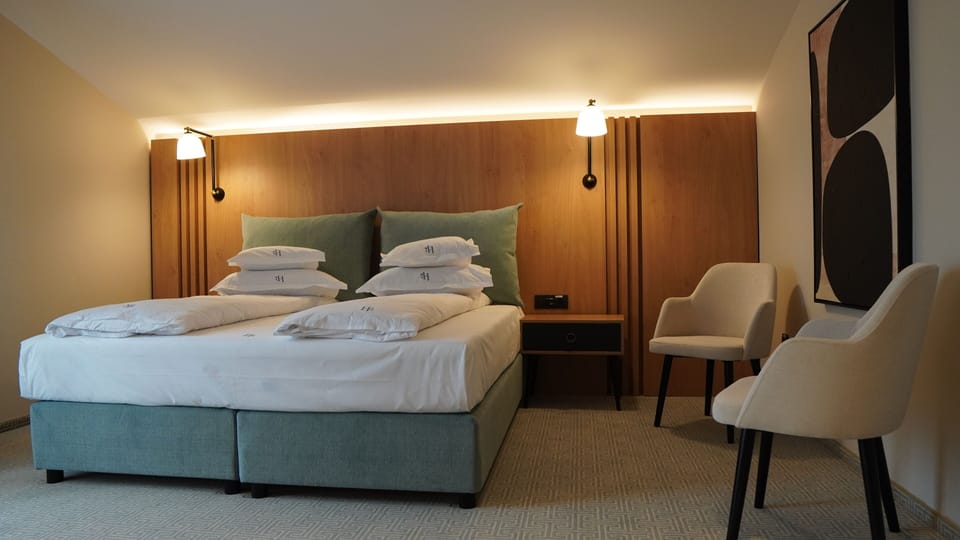 Comfort Apartment | In-room safe, desk, laptop workspace, blackout drapes