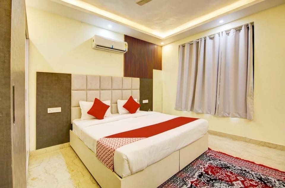Desk, laptop workspace, cribs/infant beds, free WiFi