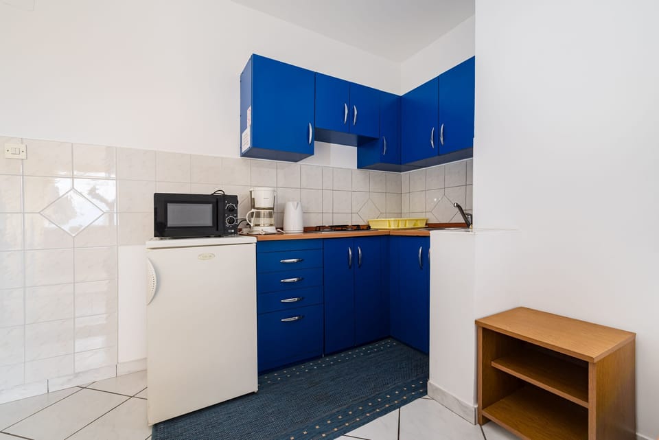 Apartment, 1 Bedroom, Balcony, Garden View | Private kitchen