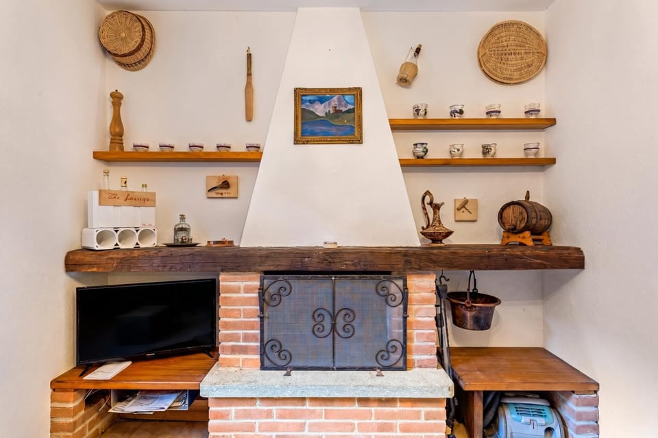 Standard House, Multiple Bedrooms, Mountainside (Casa Lara) | Fireplace