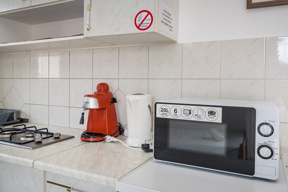 Apartment, 1 Bedroom, Balcony, Garden View | Private kitchen