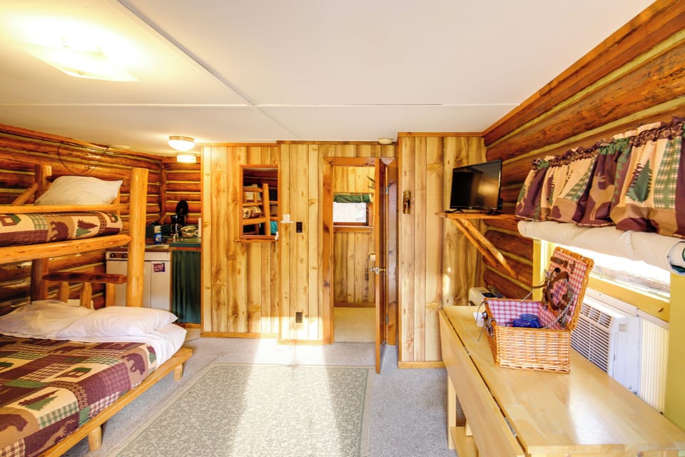 Black Diamond Guest Ranch Studio: Hike & Fish Apartment in Montana