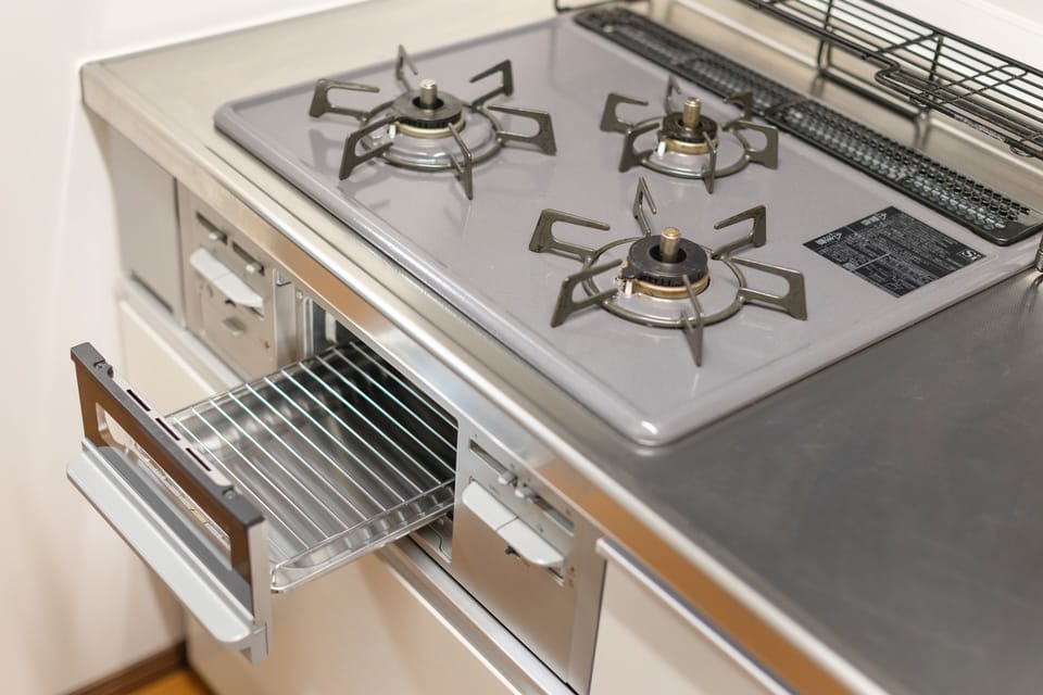 Includes a built-in grill for preparing fresh fish and Japanese dishes