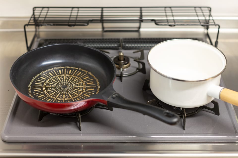 Home-style cooking made simple with a modern gas hob and quality cookware