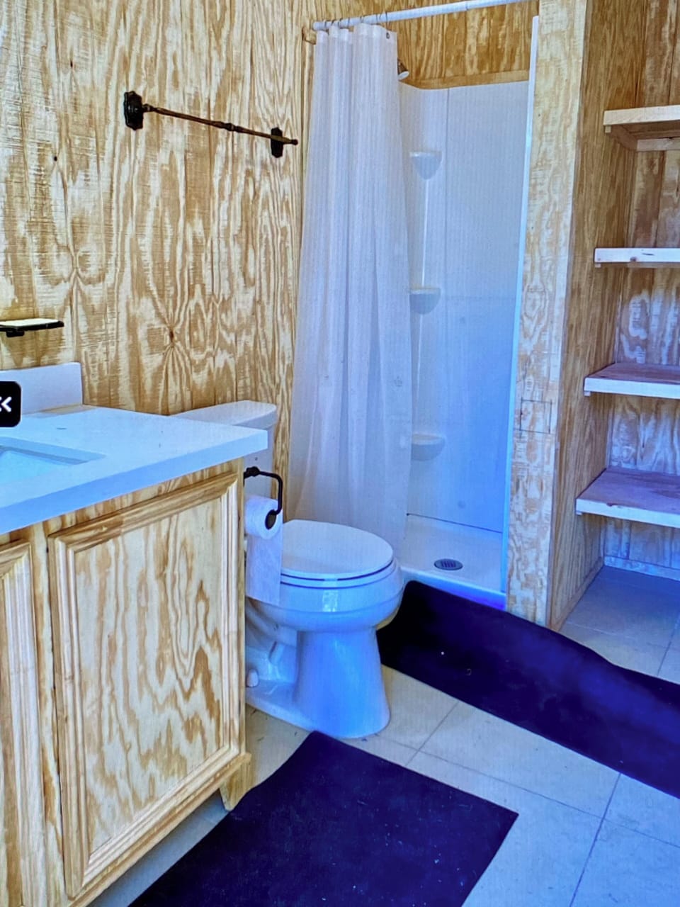Hillside - Full poolside bathroom has shower too!