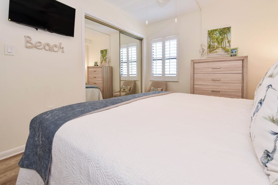 Inlet Reef Club 216 - Guest Bedroom with TV