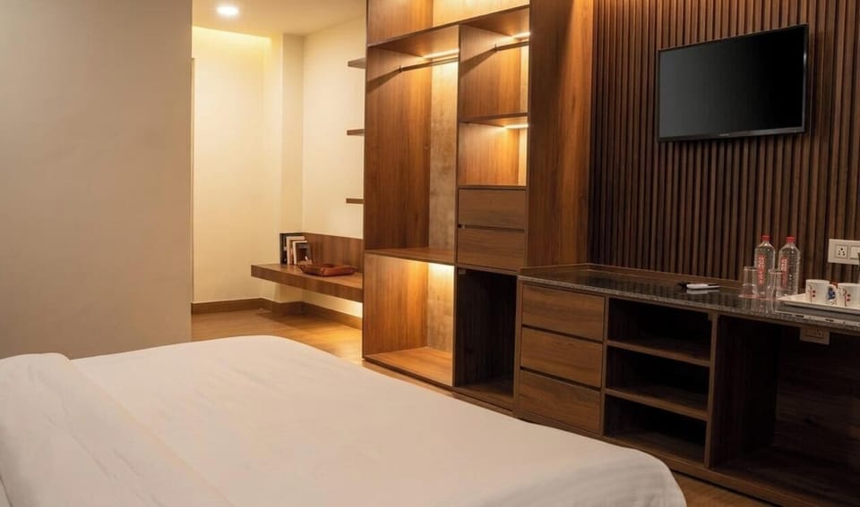 Comfort Room | Down comforters, Select Comfort beds, laptop workspace, WiFi (free)