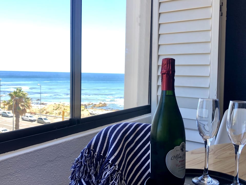 Bubbly with a view. Enjoy a complimentary bottle of bubbly to start your holiday