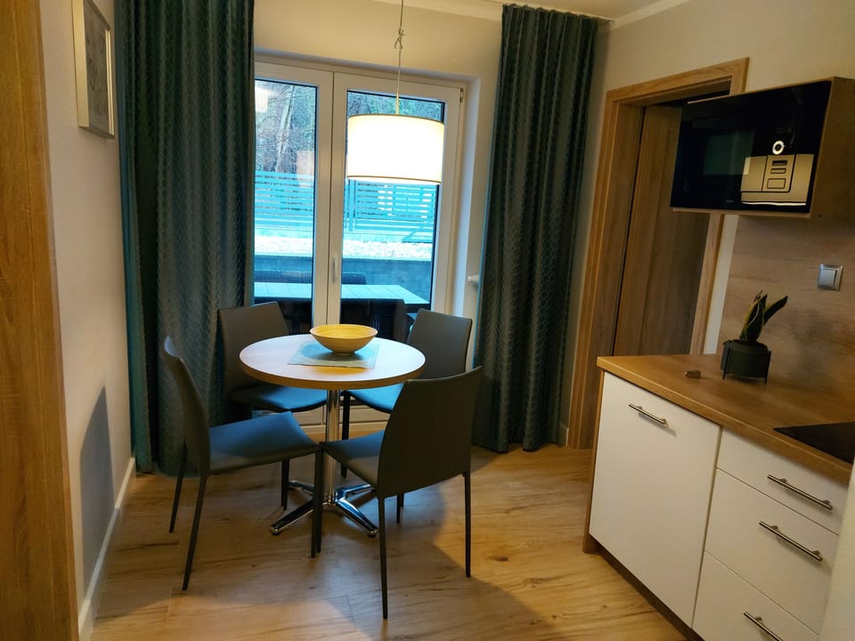Comfort Apartment, Balcony 3 | Hypo-allergenic bedding, in-room safe, individually decorated