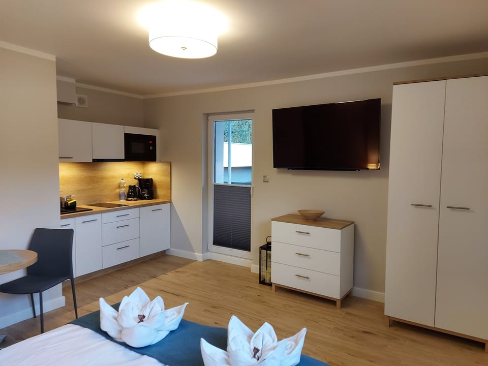 Classic Apartment, Balcony 7 | Hypo-allergenic bedding, in-room safe, individually decorated