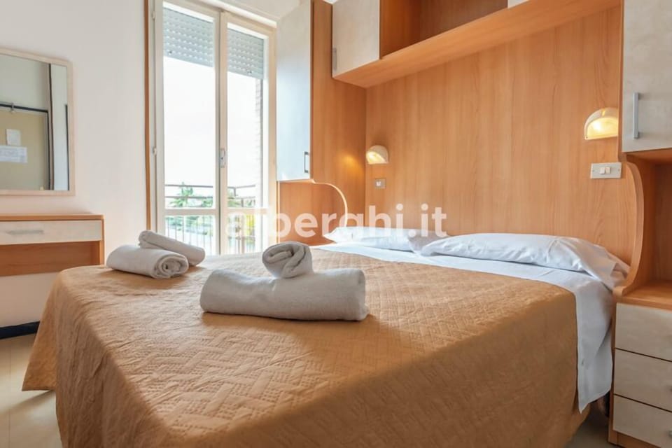 Classic Double Room | Desk, laptop workspace, free WiFi