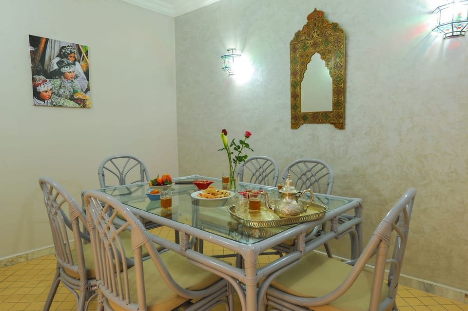 Exclusive Apartment, 3 Bedrooms | In-room dining