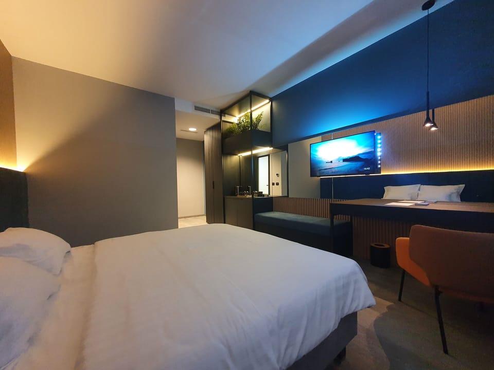 Standard Room, Multiple Beds, Bathtub, City View (11) | Premium bedding, down comforters, memory foam beds, free minibar