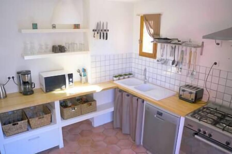 Fully furnished kitchen with stainless steel appliances...