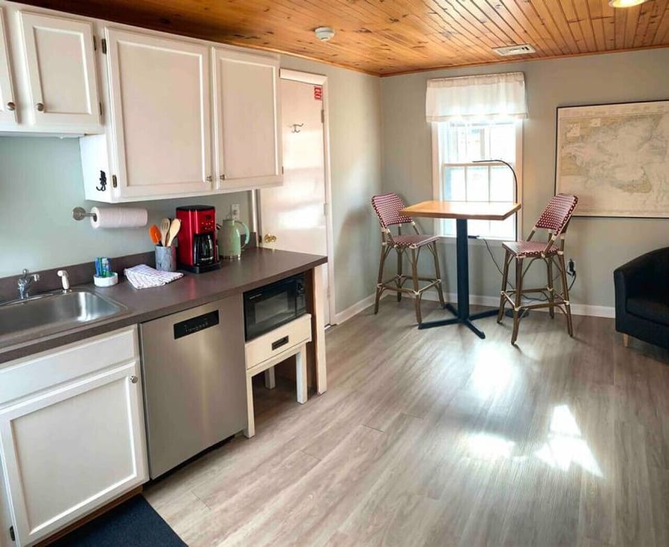 Kitchen with bistro seating