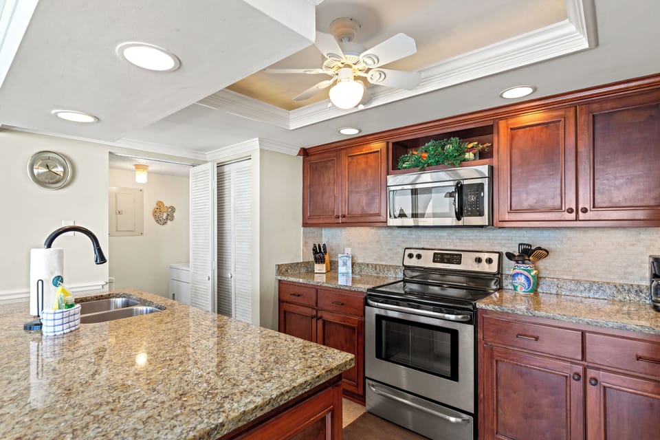 Condo, Multiple Beds, Balcony, Ocean View (Seachase 704E - Beach Haven) | Private kitchen | Fridge, microwave, oven, stovetop