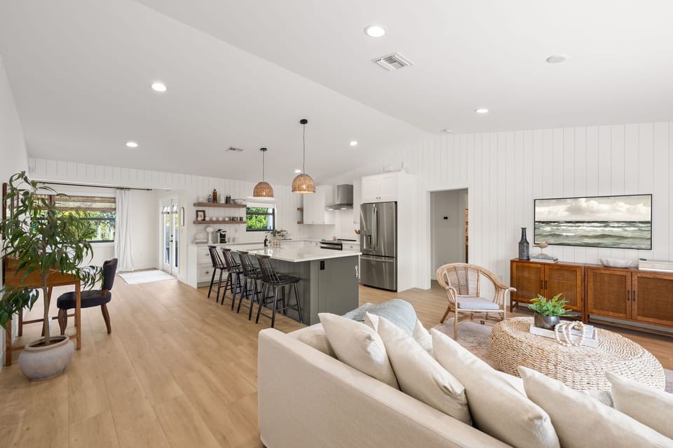 Living and kitchen area