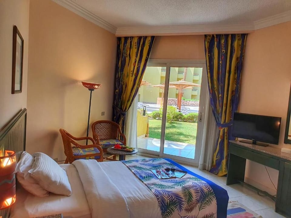 Standard Double or Twin Room | In-room safe, blackout drapes, iron/ironing board, bed sheets