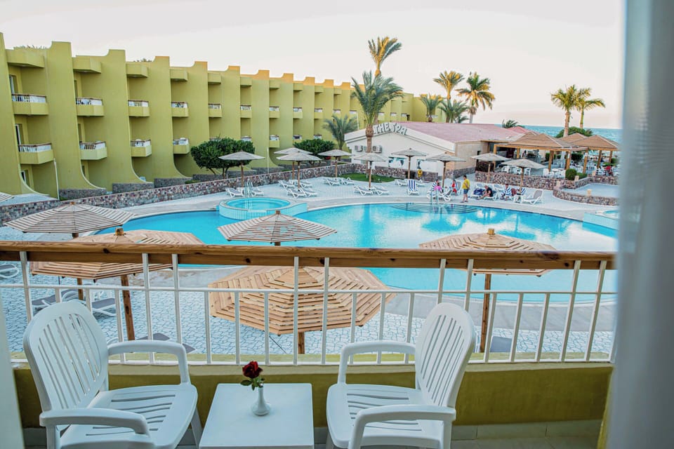 2 outdoor pools