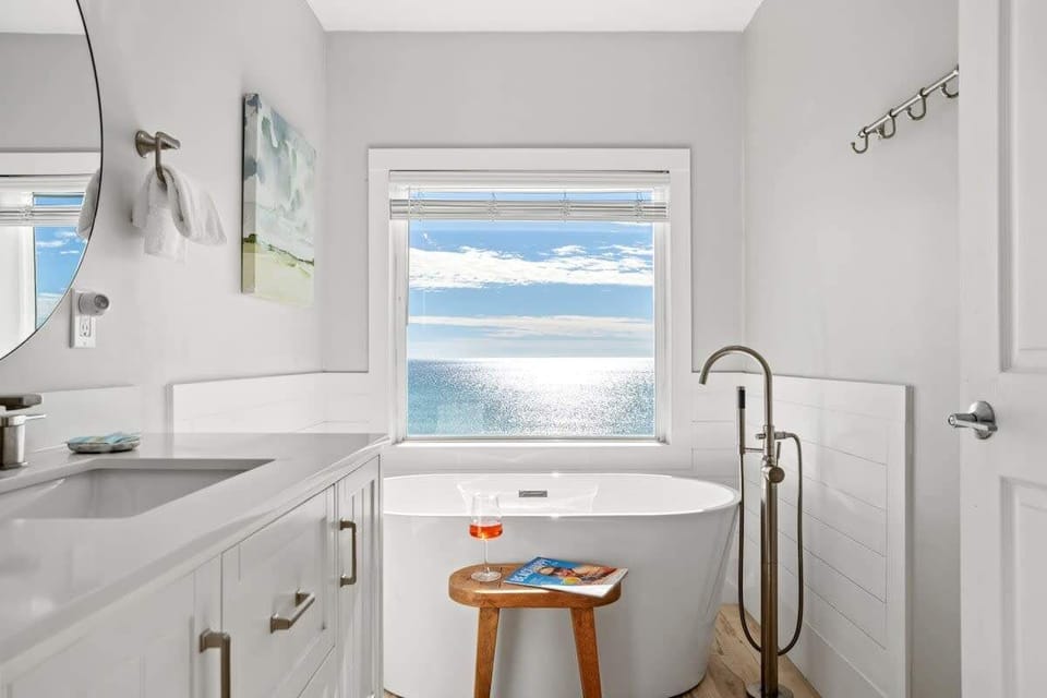 First Primary King Bedroom En Suite Bathroom (2nd floor)