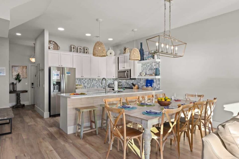 Open layout kitchen (first floor)