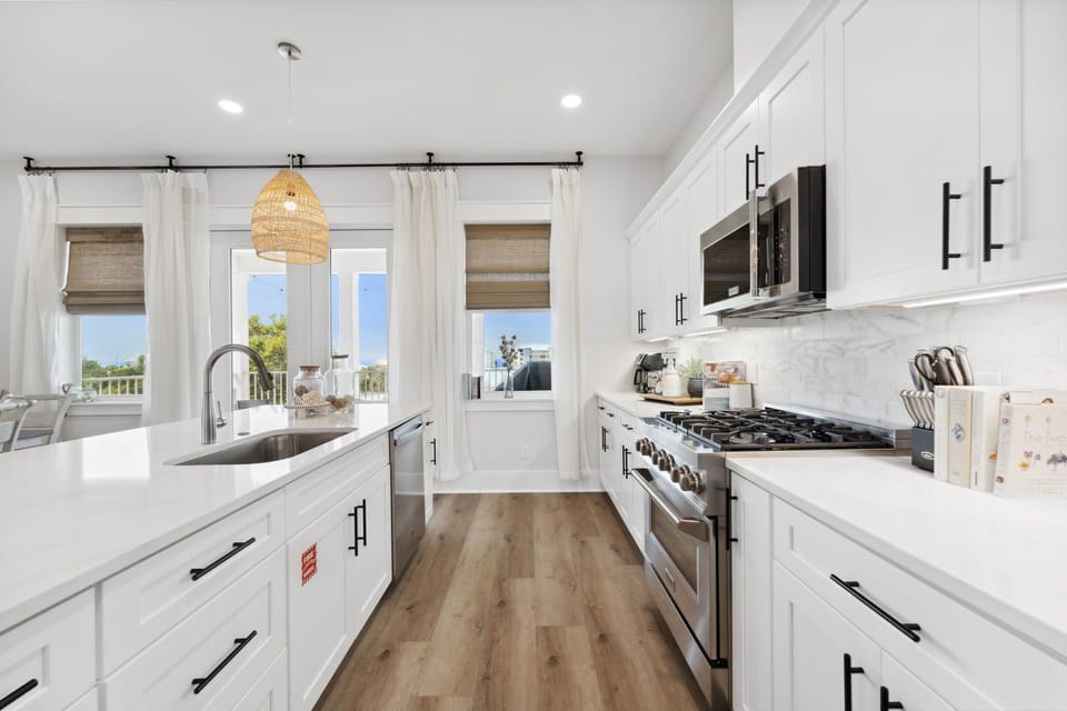 Townhome, Multiple Beds, Pool Access, Partial Ocean View (20722 First Ave - Grand Retreat I) | Private kitchen | Fridge, microwave, oven, stovetop