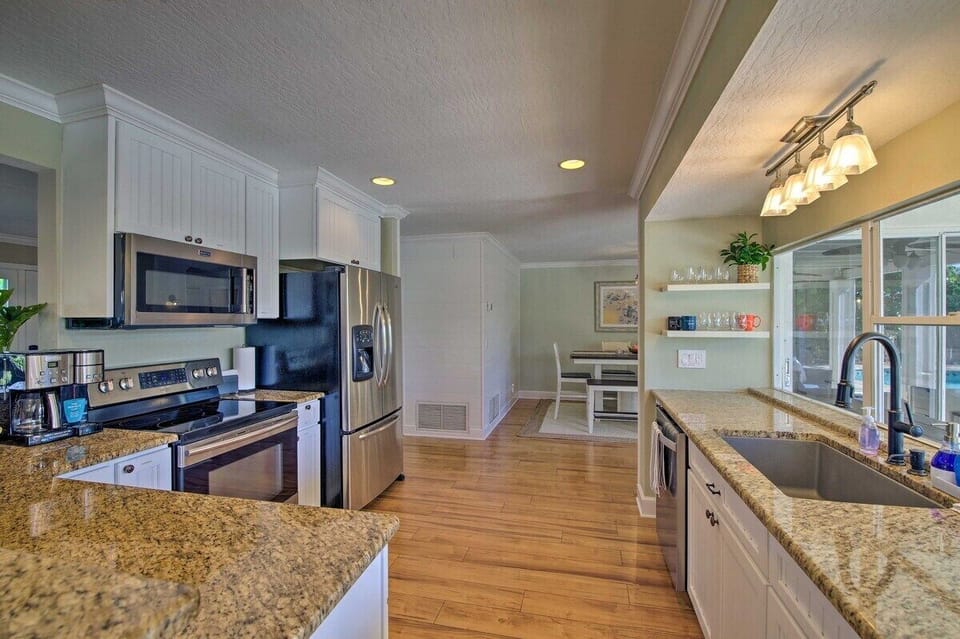 Full kitchen stocked with all you need!