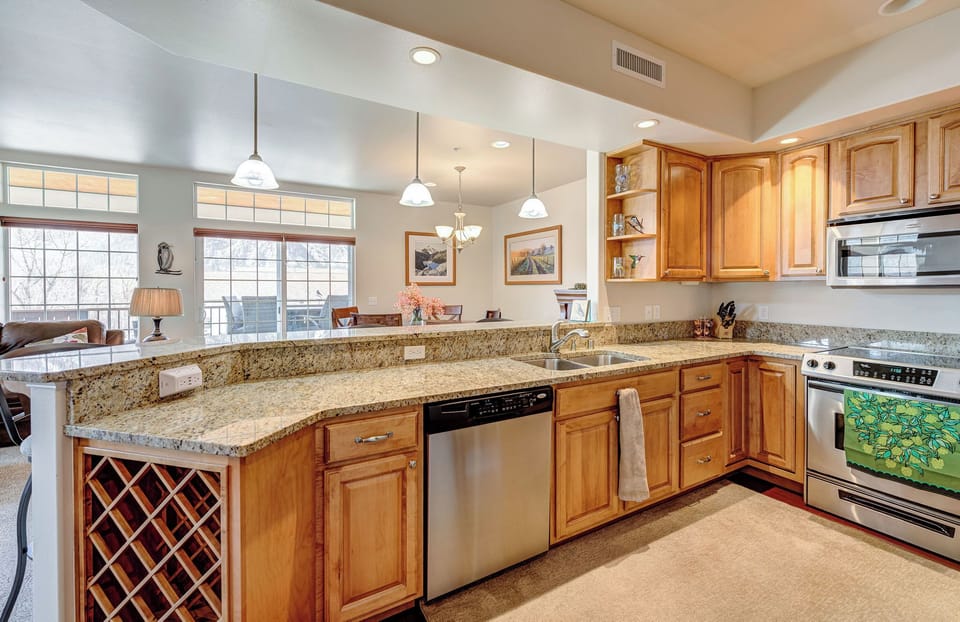 Kitchen, well equiped, Keurig, French Press