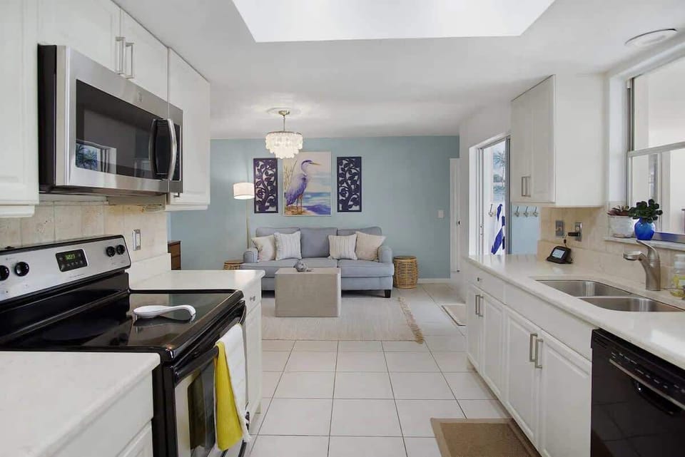 Full kitchen