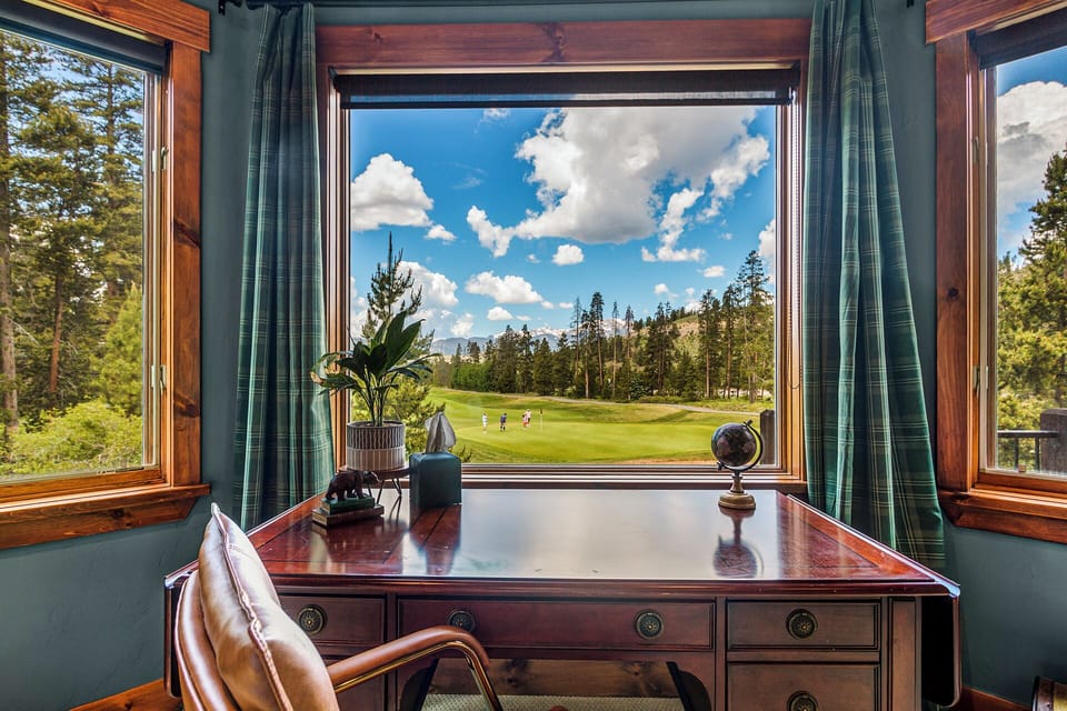Desk With Green Views — Catch up on emails overlooking the 4th green—work feels lighter when the view is this good. 💻⛳