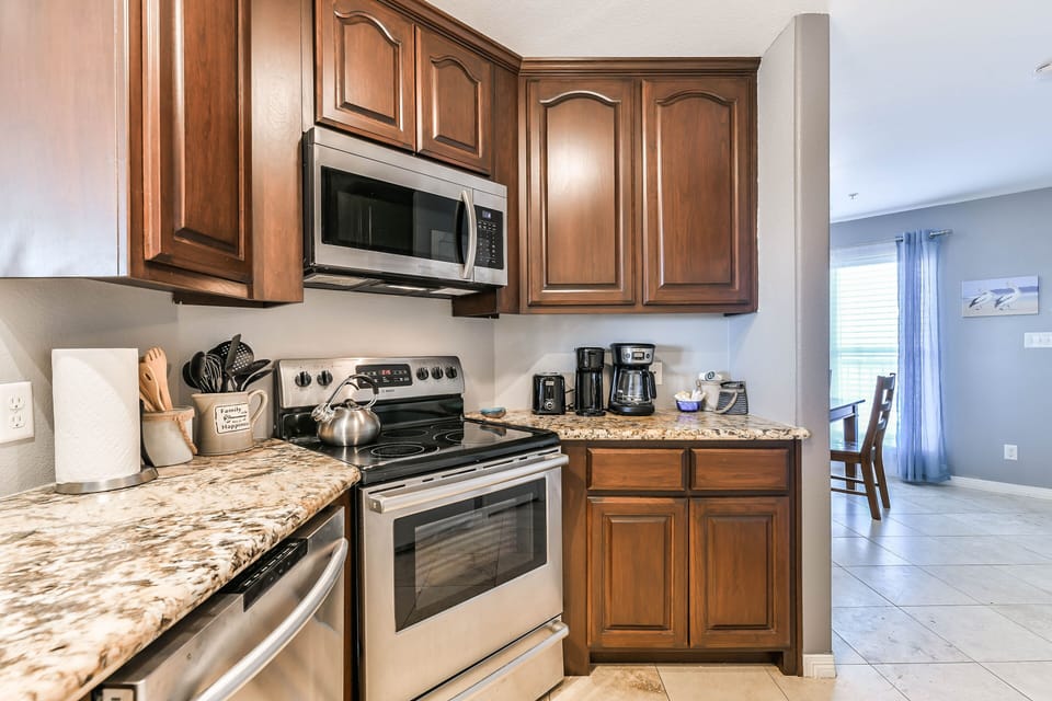 FULL SIZE RANGE FOR COOKING ON THOSE NIGHTS YOU DECIDE TO DINE IN