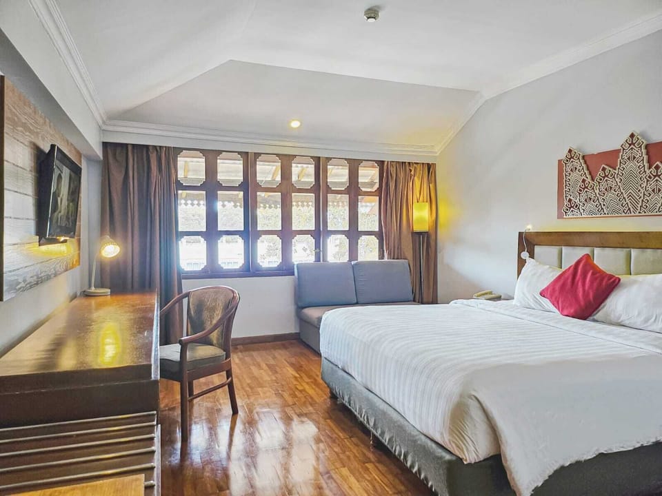 Superior Double Room | Minibar, in-room safe, desk, soundproofing