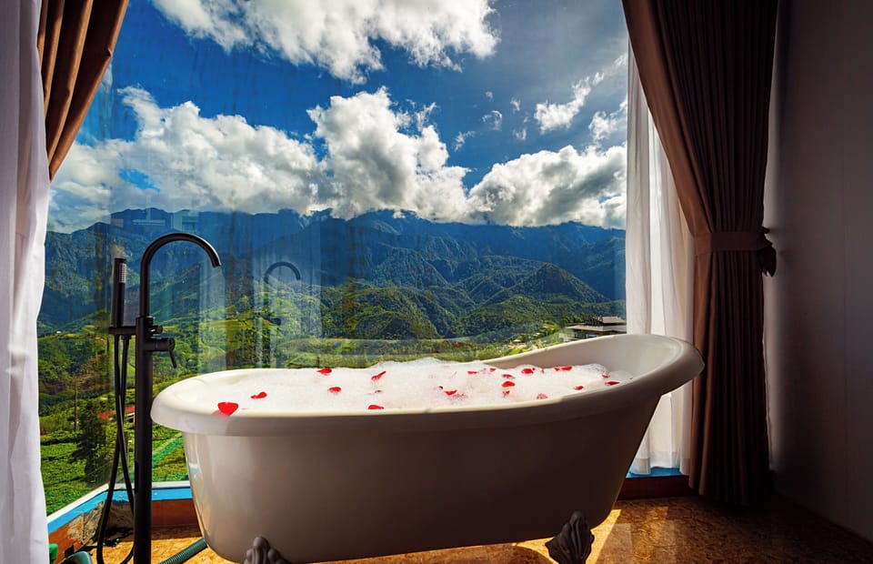 Deluxe Double Room, Bathtub, Mountain View | Private spa tub