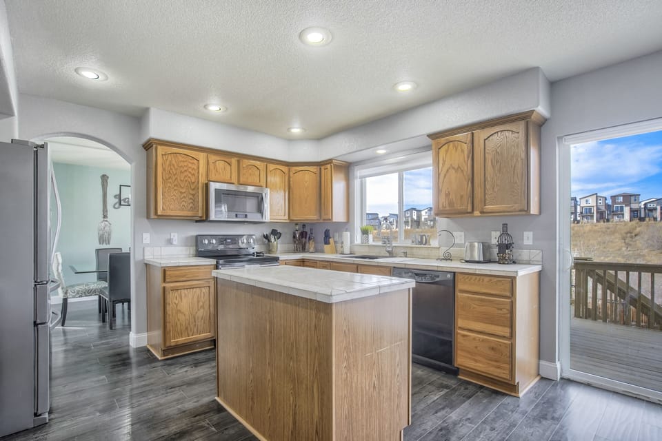 Fridge, microwave, oven, dishwasher