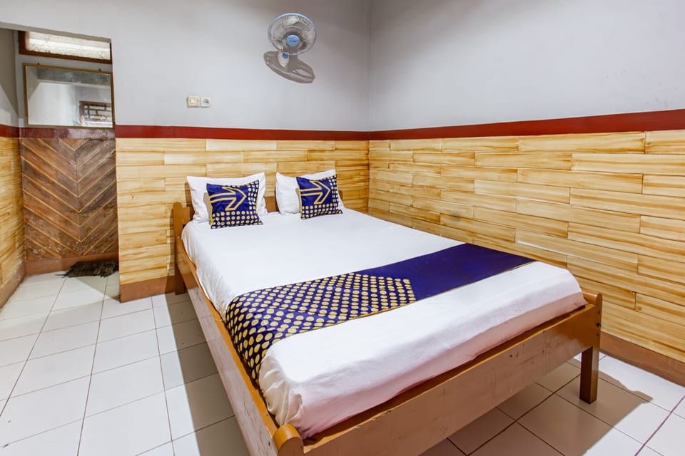 Economy Double Room | Bed sheets