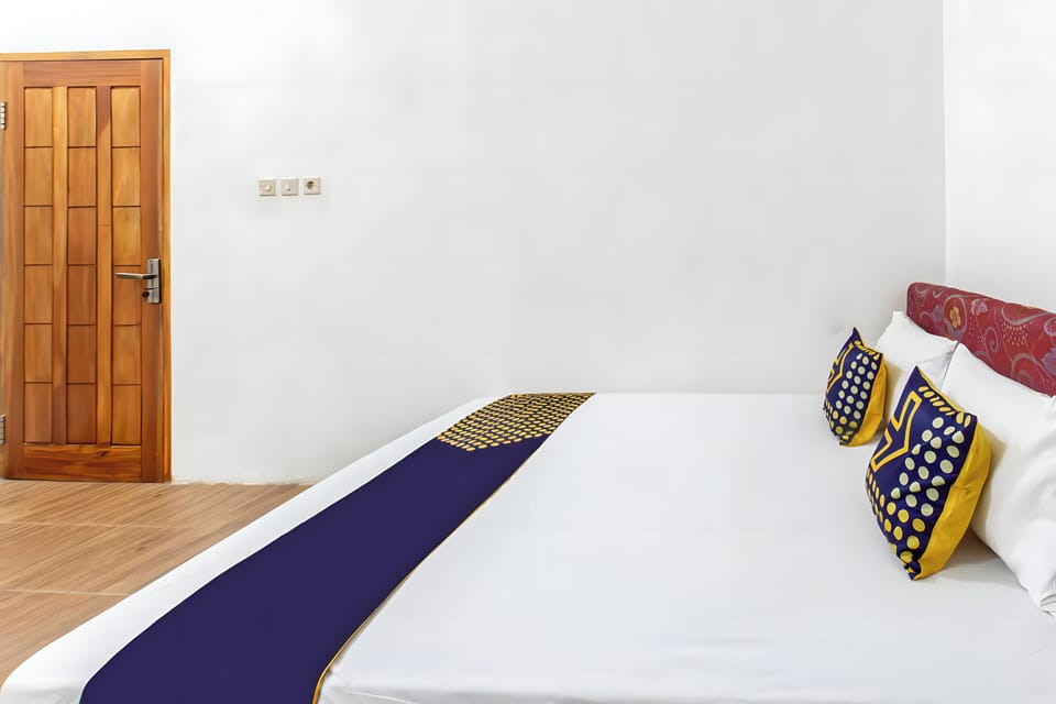 Economy Double Room | Desk, bed sheets