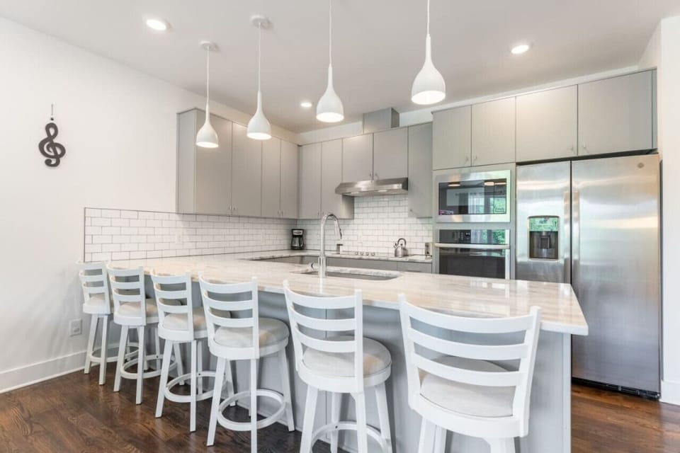 Stocked Kitchen w/ Luxury Finishes