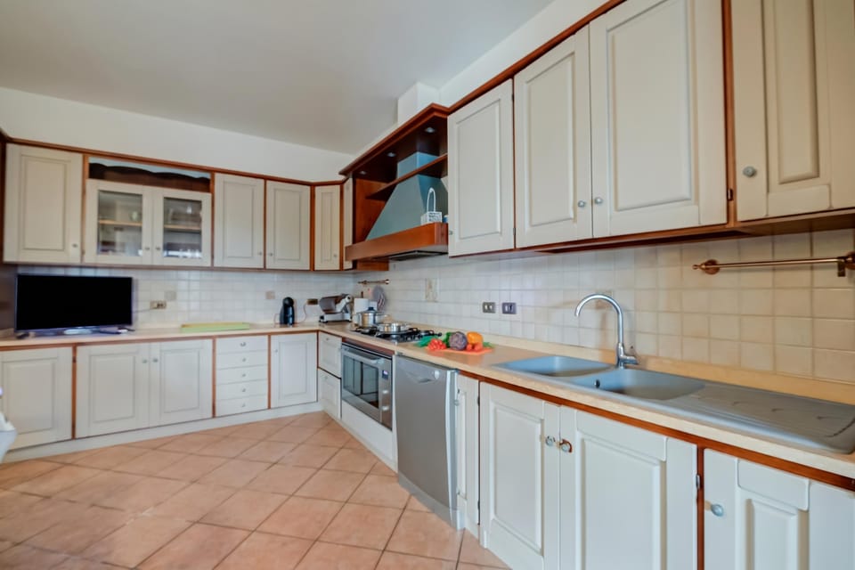 Family Villa, 5 Bedrooms, Microwave (Villa Oasi with Private Pool BBQ &) | Private kitchen