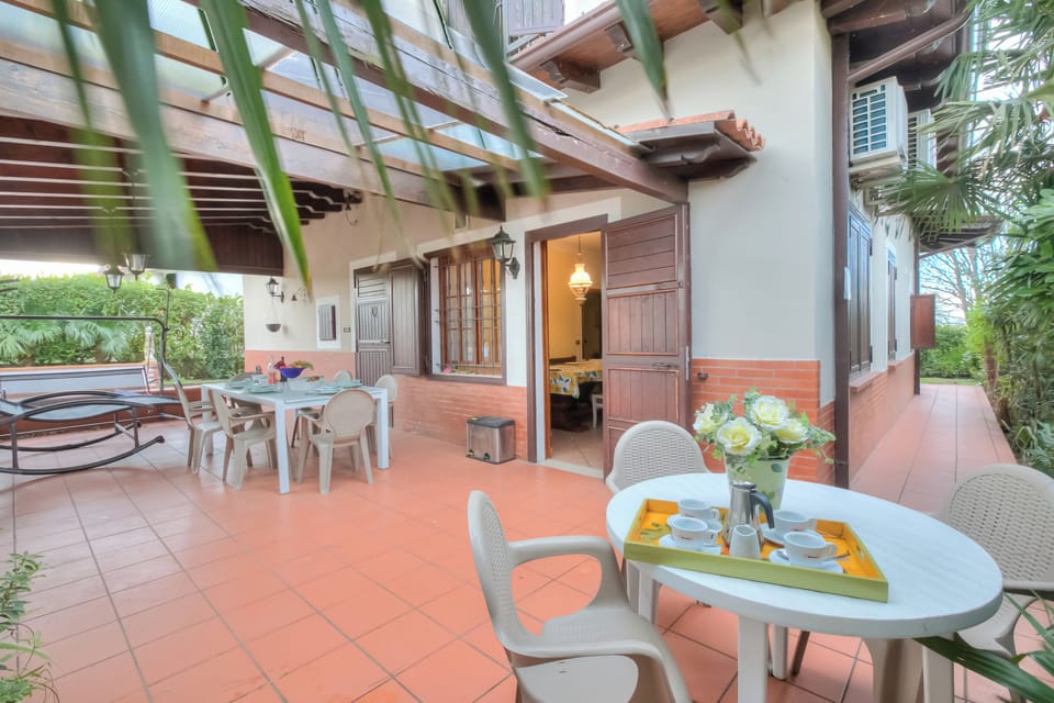 Family Villa, 5 Bedrooms, Microwave (Villa Oasi with Private Pool BBQ &) | Outdoor dining